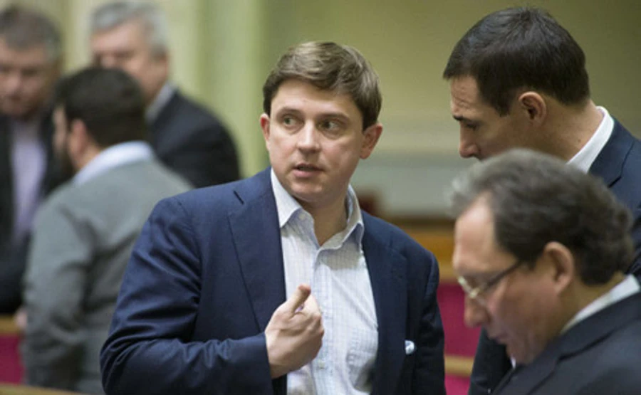 Довгий хоче, щоб з нього зняли недоторканність