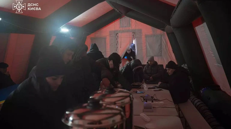 У пунктах обігріву ДСНС у Києві можна залишити запит на харчування