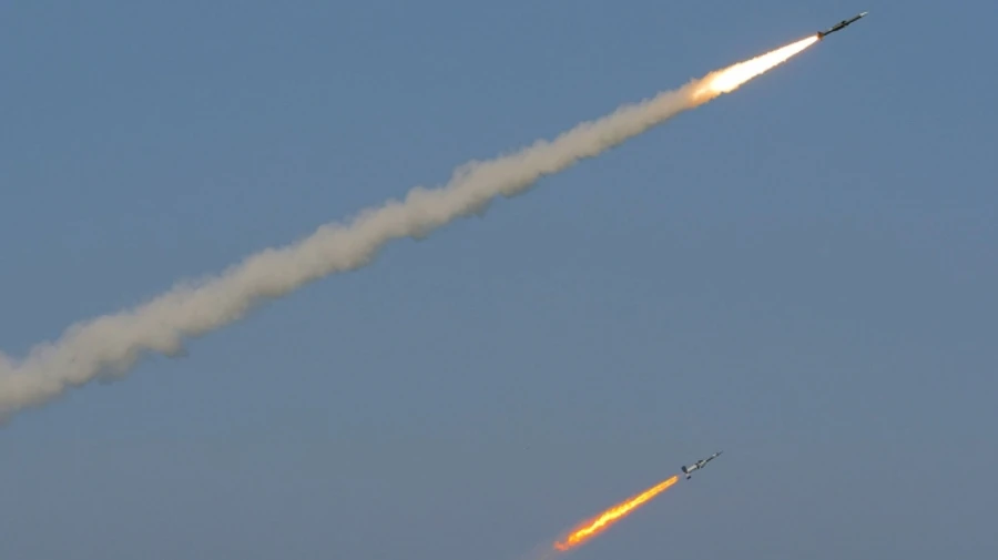 РФ вдарила ракетами з Чорного моря по Одесі, вбивши літнього чоловіка на узбережжі