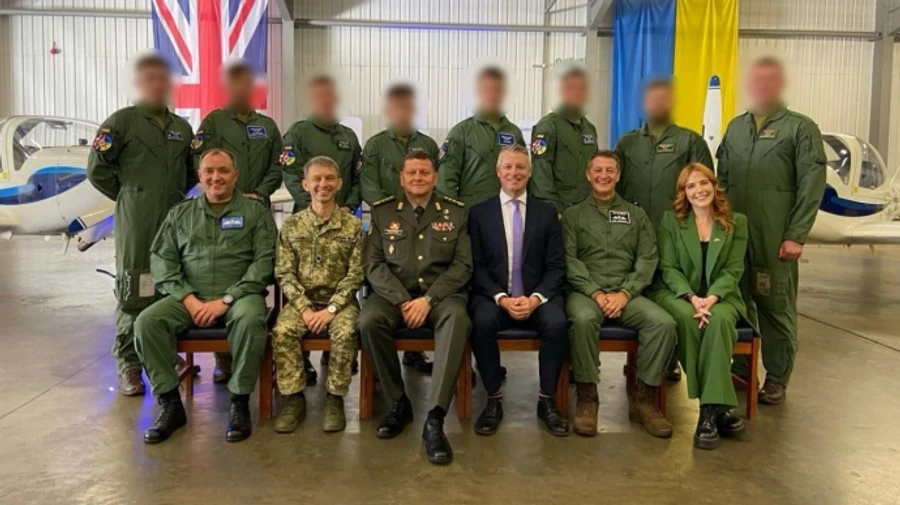 Third cohort of Ukrainian pilots completes training in UK; Ukraine's ambassador attends graduation – photo