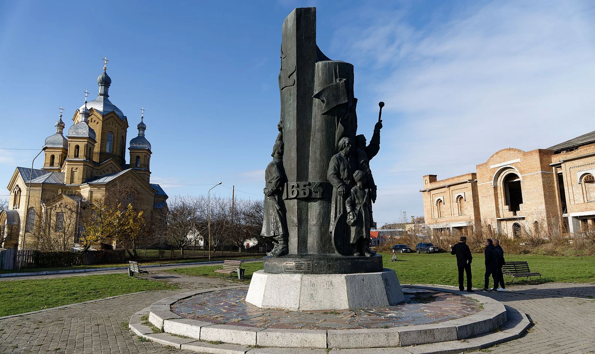 Роз'єднання з Росією. Як позбувається радянських міфів місто, де присягнули на вірність московському цареві