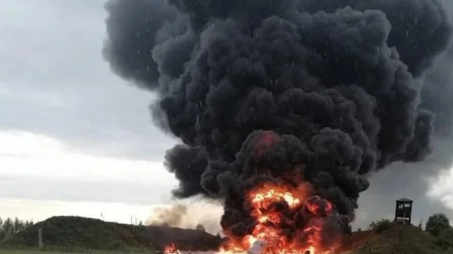 На аэродромах Сольцы и Шайковка полностью уничтожены два Ту-22, били дронами – источник