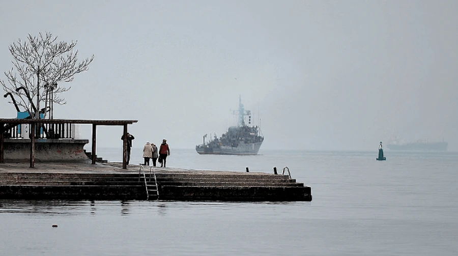 Six Russian vessels near Crimea, 16 Kalibr cruise missiles on standby