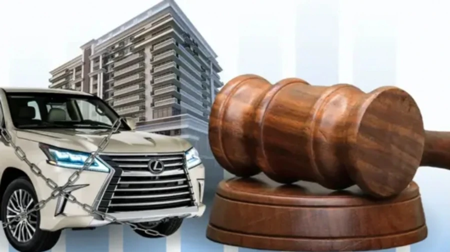 Переписав на дружину: суд стягнув у дохід держави майно патрульного з Харкова на 7,8 млн