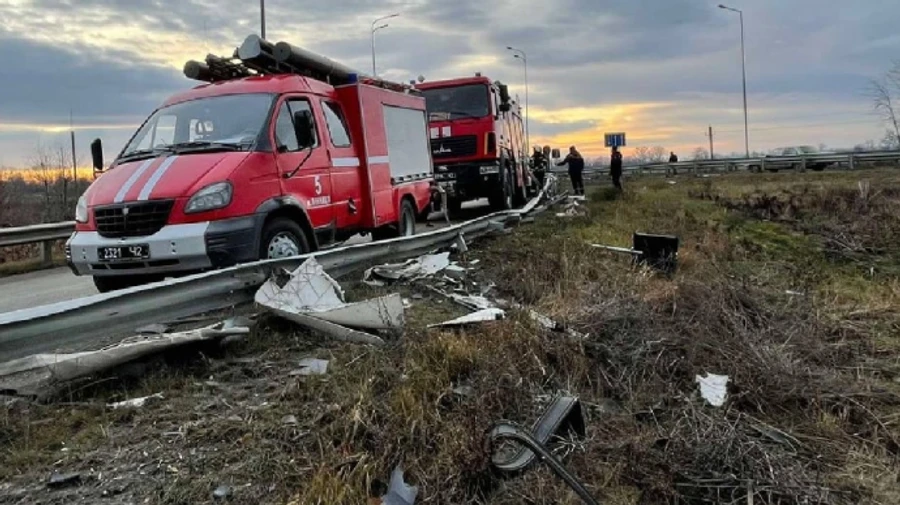 Автоцистерна с аммиаком перевернулась вблизи Винницы: опасное вещество перекачивали