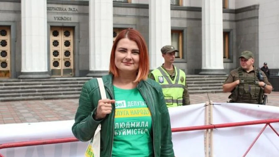 Фракция слуг подумает, исключать ли депутата, которая не поддержала закон об олигархах