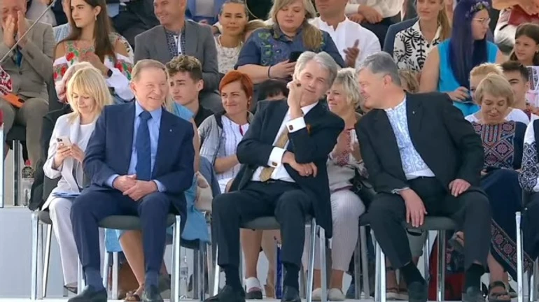 Зеленський на параді пожартував над Януковичем, чим розсмішив Порошенка, Ющенка та Кучму