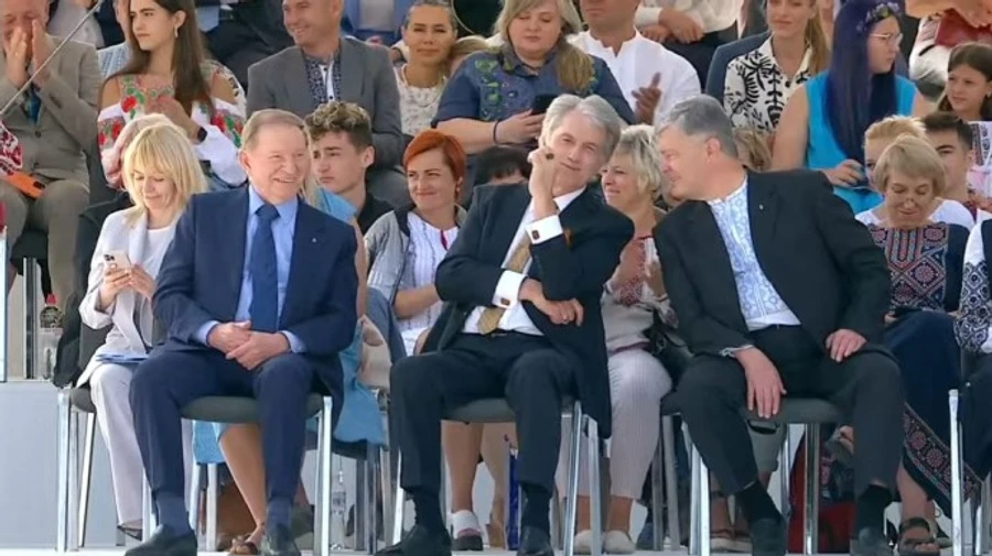 Зеленський на параді пожартував над Януковичем, чим розсмішив Порошенка, Ющенка та Кучму