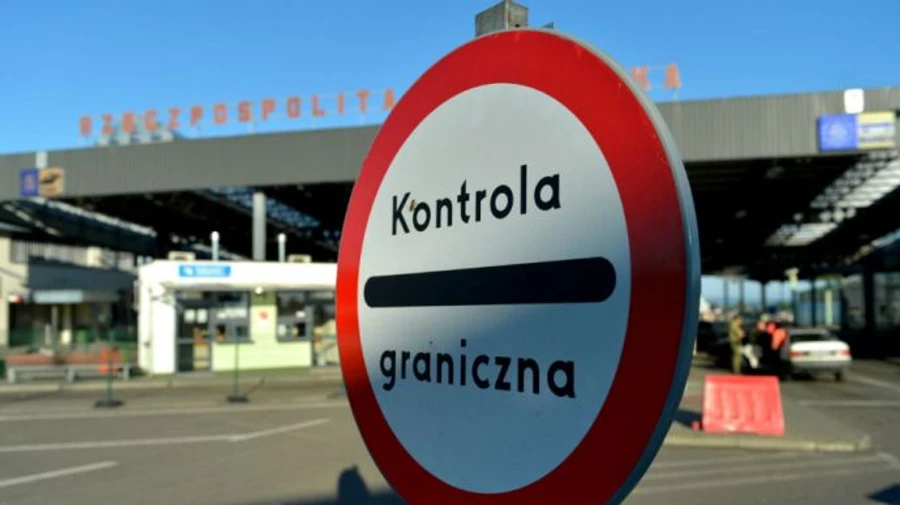 Почти 2 миллиона украинцев въехали в Польшу за полгода