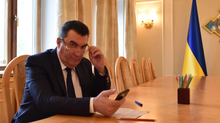 Данилов говорит, что санкции против холдинга Медведчука готовили 8 месяцев