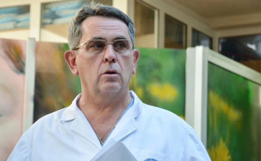 Прем’єр каже, що Ємець поєднуватиме посаду міністра з практикою хірурга 