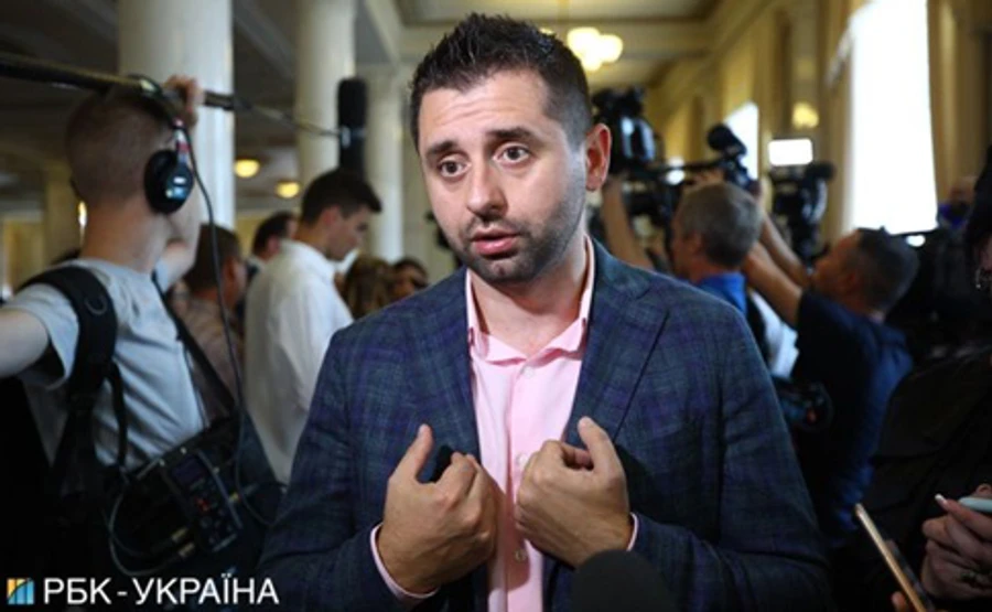 Представил Медведчука, который дает мне деньги: Арахамия сдал полиграф