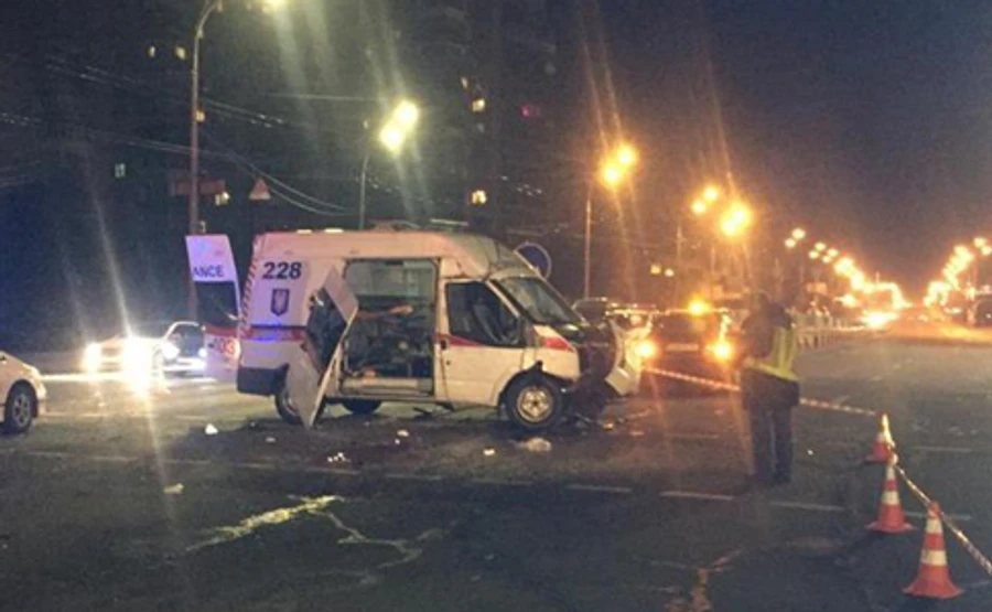 У Києві швидка потрапила в ДТП: двоє загиблих, 5 постраждалих – ЗМІ