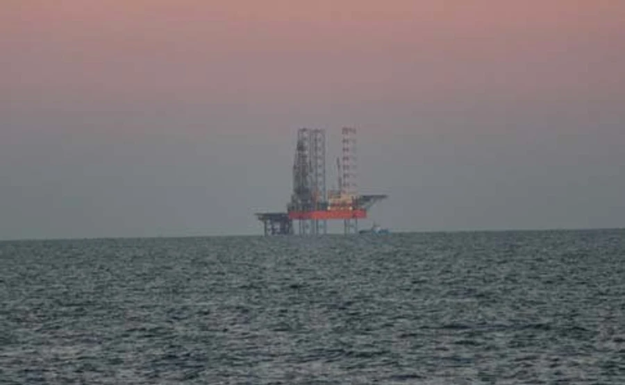 Пограничники Украины и РФ поссорились в море из-за отжатой вышки