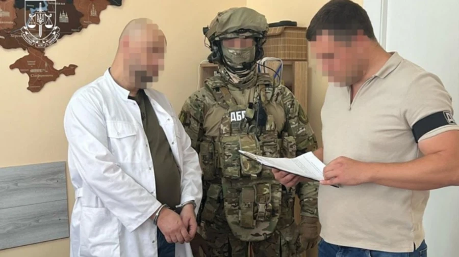 У Києві затримали групу лікарів, яка організовувала незаконний виїзд за кордон для військовозобов’язаних