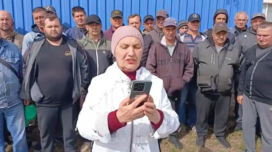 Russians stage public expropriation for local collaborators in temporarily occupied parts of Zaporizhzhia Oblast