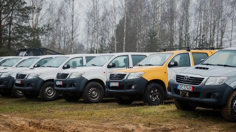 Україна отримала від Латвії понад 30 авто та гуманітарну допомогу