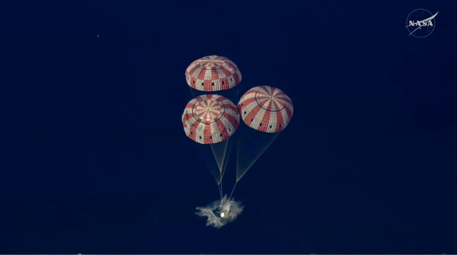 Экипаж миссии Artemis II облетел Луну и успешно приземлился