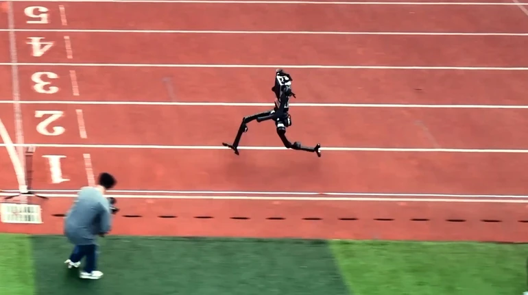 Китайський гуманоїд Unitree майже досяг швидкості олімпійського рекордсмена