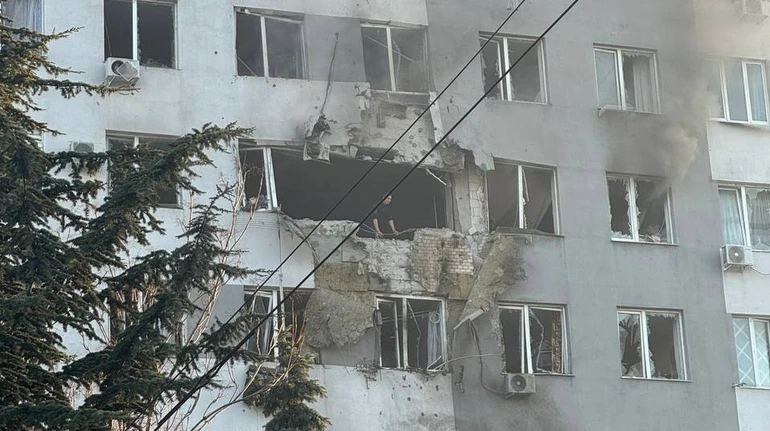 РФ вдарила безпілотником по житловому будинку в Одесі: загинула людина, є постраждалі
