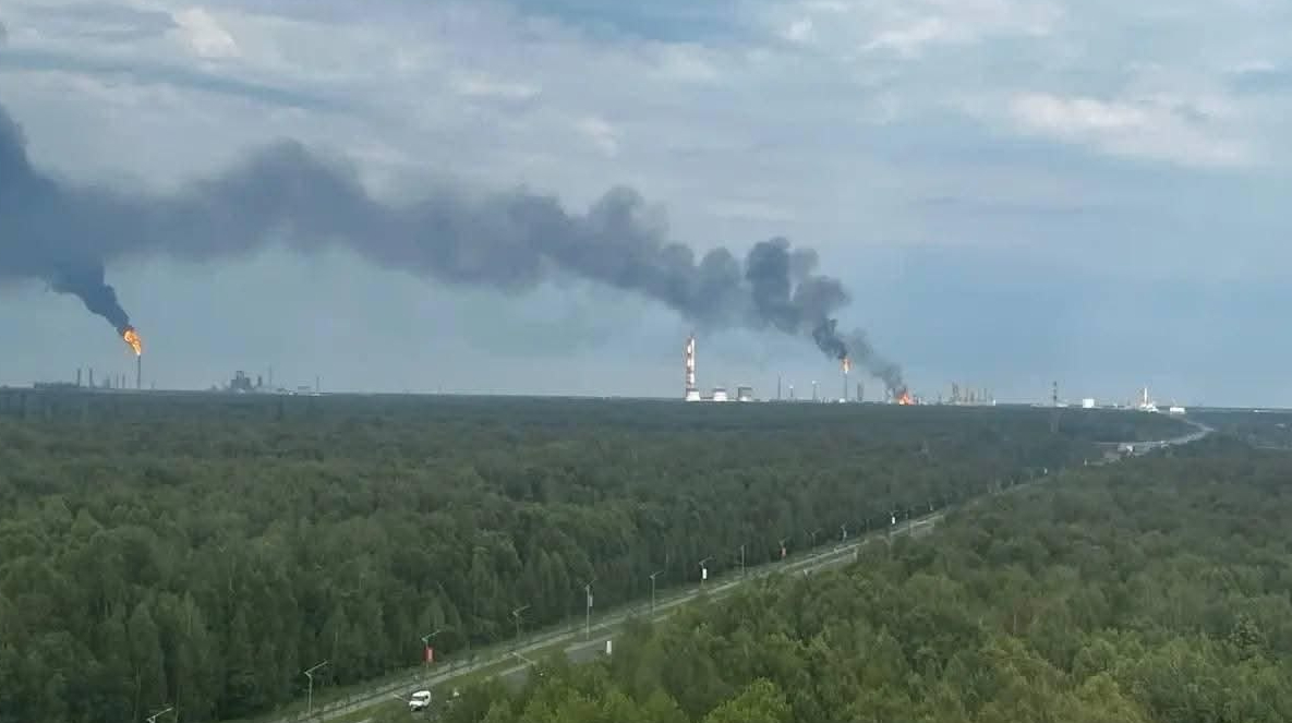 У Тобольську БпЛА атакували найбільший нафтохімічний комплекс РФ – російські ЗМІ