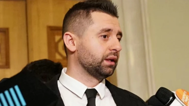 У Раді розглядають дві моделі економічного бронювання – Арахамія 