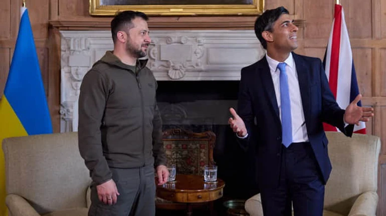 Добровільно-примусово: Британія знайшла шлях, як віддати Україні кошти росолігархів