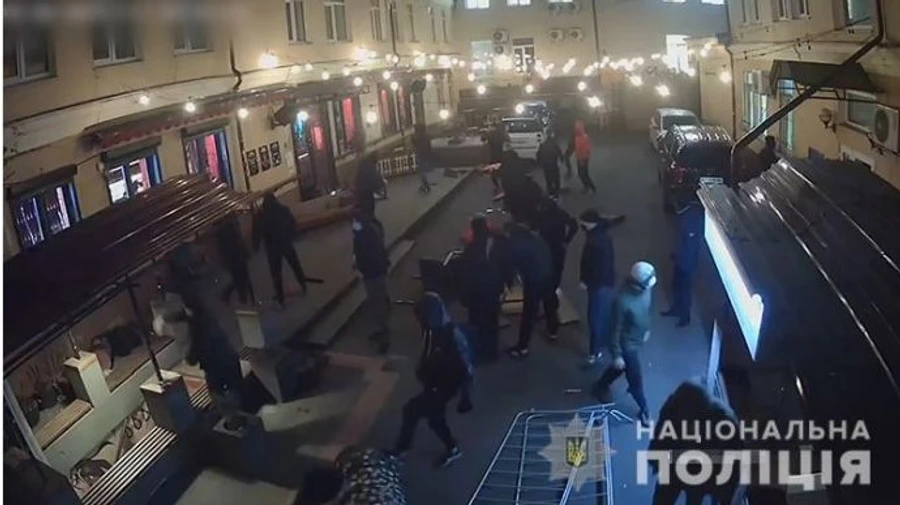 Полиция нашла около 30 молодых людей, причастных к нападению на Хвылевой