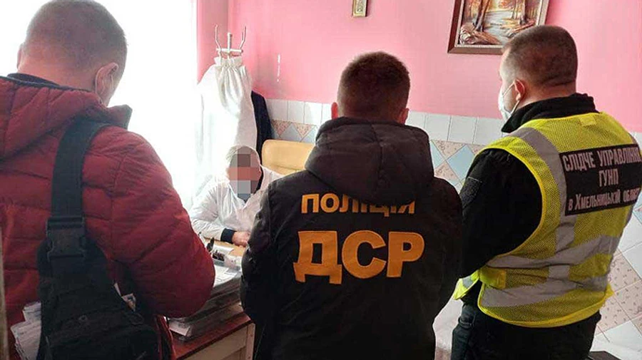 5 тисяч гривень за липові дані: затримали лікаря, який торгував сovid-сертифікатами  