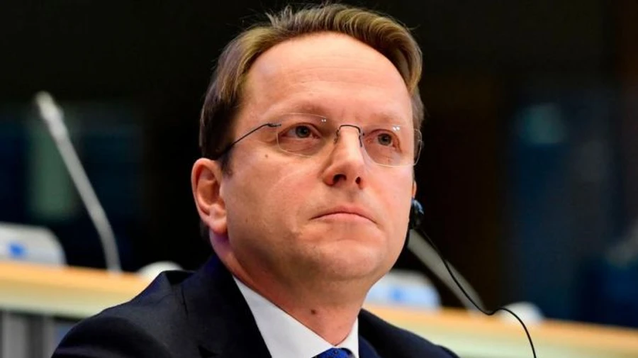 Миротворець вніс єврокомісара Варгеї до списку ворогів України, а потім прибрав