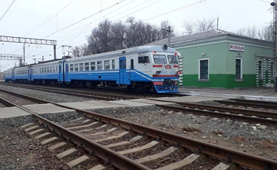 На Донеччині частково відновили рух поїздів