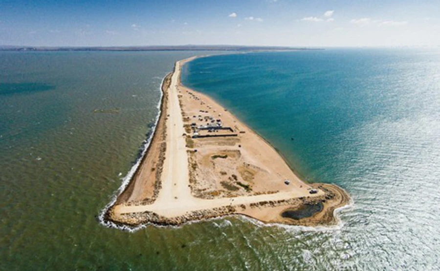 В окупованому Криму частину Тузли передали Росії – ЗМІ