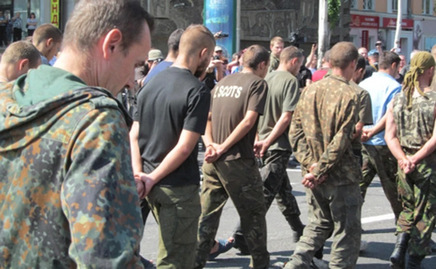 Правозахисники: і бойовики, і СБУ незаконно утримують людей