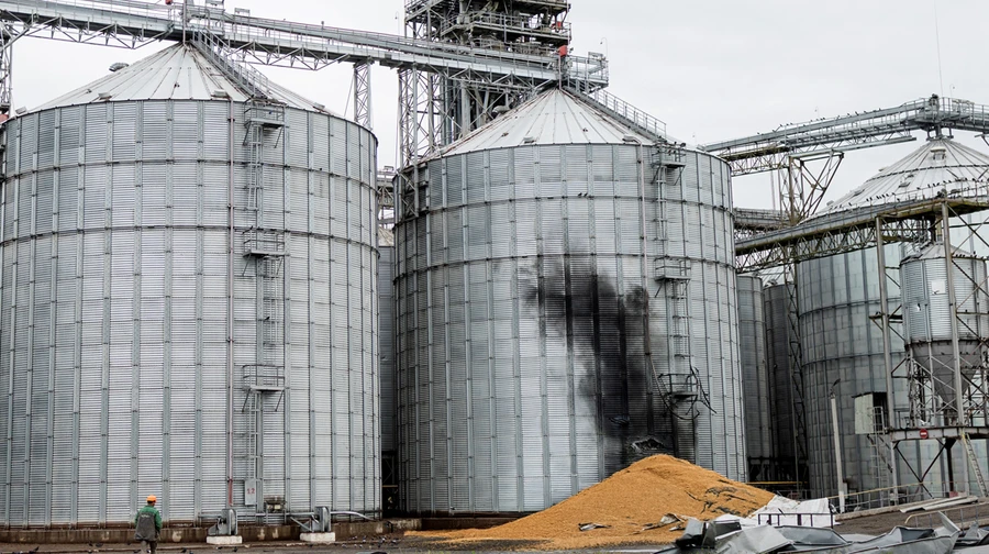 Russian strike hits grain storage facility in Khmelnytskyi Oblast