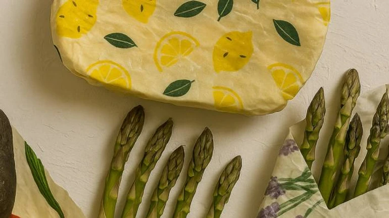 Вместо пищевой пленки. Как в Ужгороде запустили производство восковых салфеток