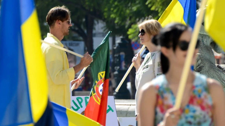 Это ноль по сравнению с тем, что делают военные. Как украинцы напоминают Лиссабону о войне в Украине