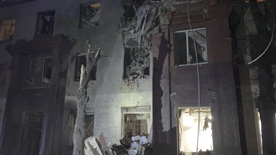 Russians launch 6 missile strikes on Zaporizhzhia, hitting multi-storey building, causing casualties