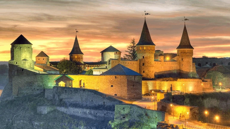 Путешествуем по истории: узнайте замки, дворцы и крепости по фото в ТЕСТЕ