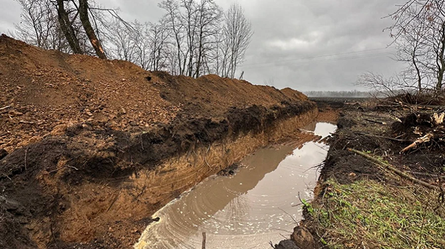 Defensive line is being built on border with Ukraine in Belgorod Oblast, Russia, in preparation for attack by Ukraine's Armed Forces