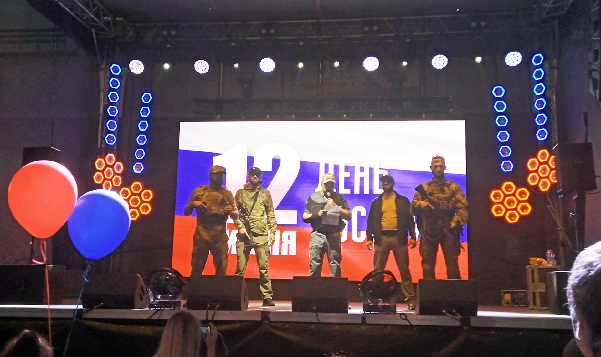 Снайпери на даху, поранений мер і російські триколори. Як в окупованому Енергодарі минув День РФ