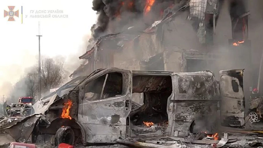 Львов: МВД показало видео пожара после ракетного удара