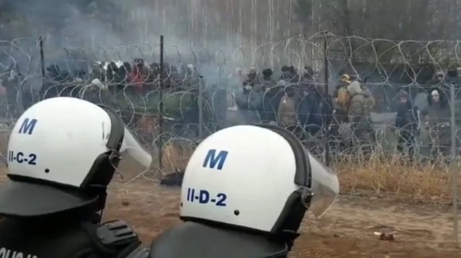 Польща: білоруси готують мігрантів до великого прориву кордону, видають інструкції та газ