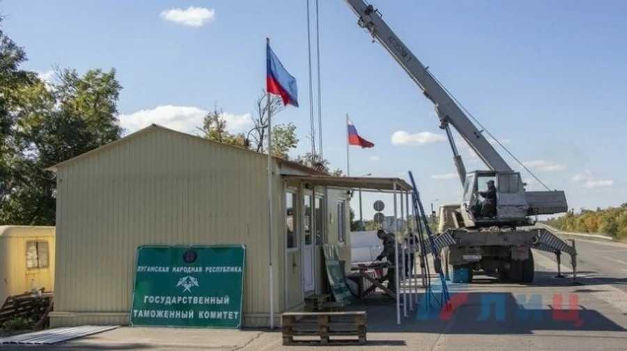 Между ОРДО и ОРЛО начали убирать таможенные посты