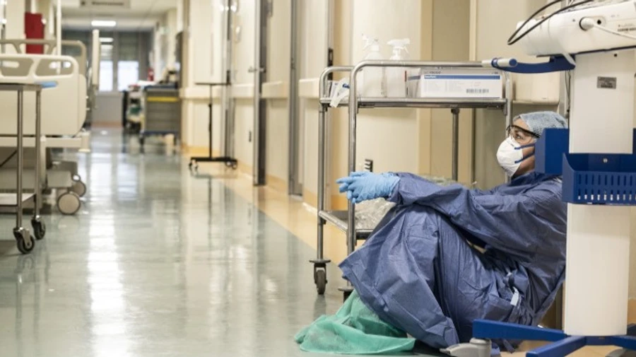 У США через новий сплеск коронавірусу лікарні працюють на межі можливостей