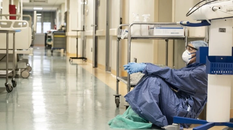 В США из-за нового всплеска коронавируса больницы работают на пределе возможностей