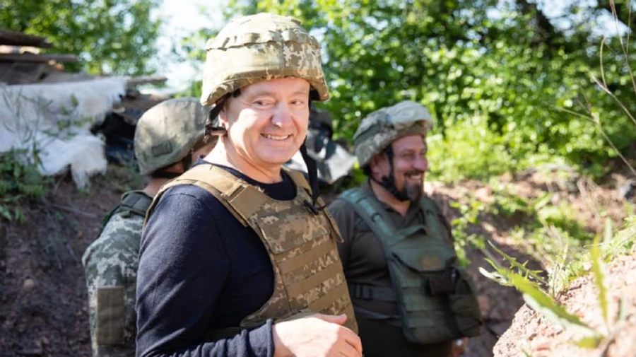 СБУ снова вызвала Порошенко на допрос по делу о госизмене Медведчука