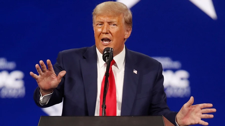 Вперше після інавгурації Байдена експрезидент Трамп вийшов на публіку