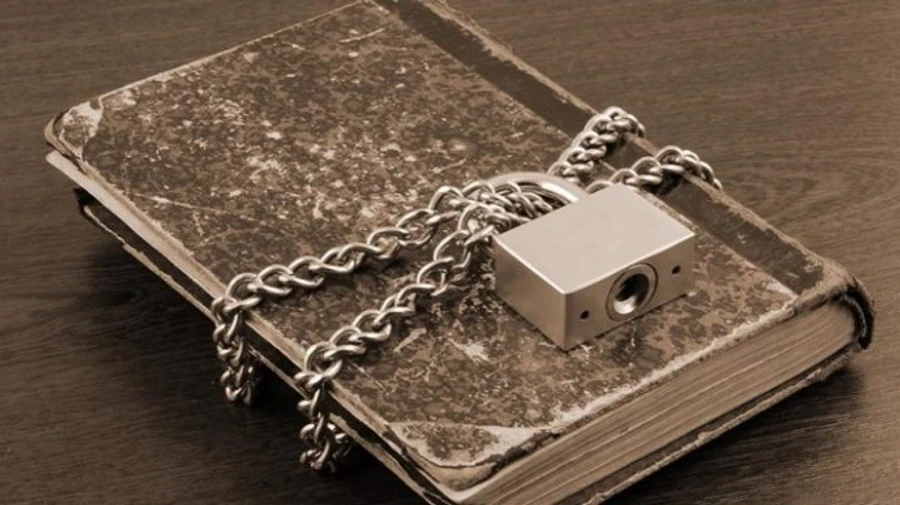 Унесённые Майданом: ще 3 російські книжки потрапили під заборону