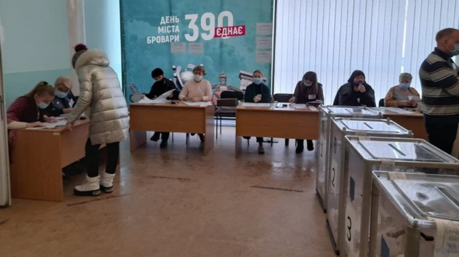 В трех городах проходят выборы мэров, полиция говорит о нарушениях