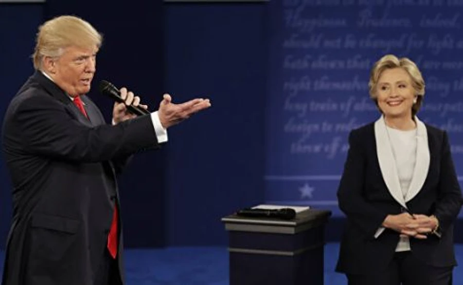 Адміністрація Трампа почала вивчати листи з приватної скриньки Клінтон – ЗМІ 